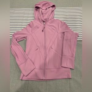 Ivivva size 7 excellent condition running coat. Front pockets with zippers.